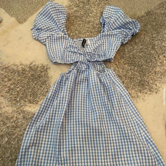 Dresses & Skirts - H&M dress never worn